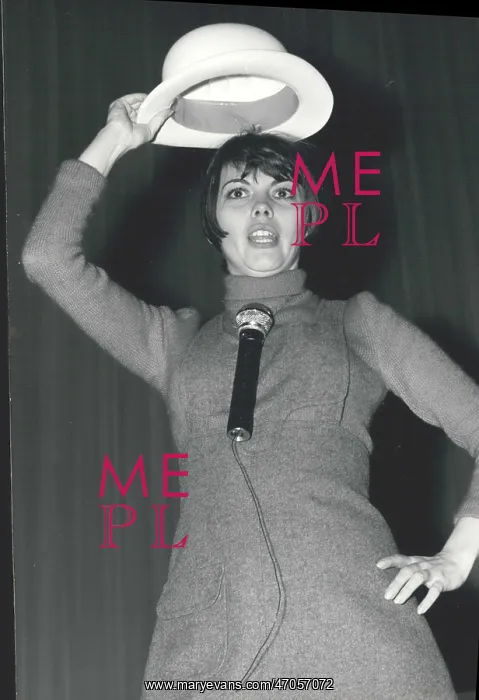 : Mireille Mathieu, French singer, Olympia music hall, Paris : Mireille Mathieu, French singer, Olympia music hall, Paris