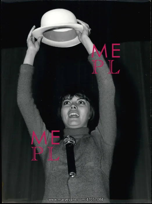 : Mireille Mathieu, French singer, Olympia music hall, Paris : Mireille Mathieu, French singer, Olympia music hall, Paris
