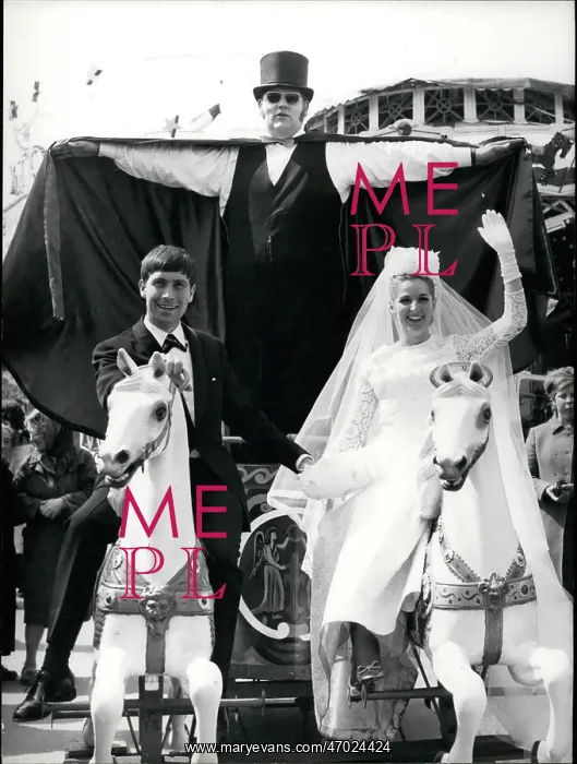 : Mireille Meyer, Queen of the Paris Showmen : Mireille Meyer, Queen of the Paris Showmen