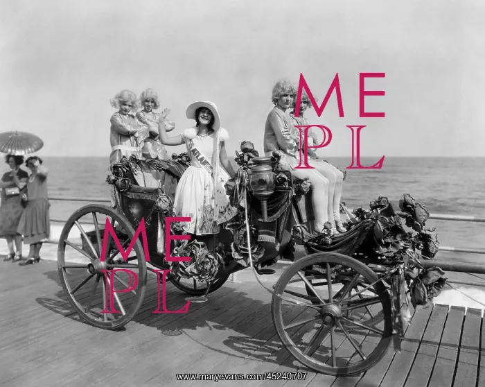 : Miss Atlantic City waves from the her carriage ? : Miss Atlantic City waves from the her carriage ?