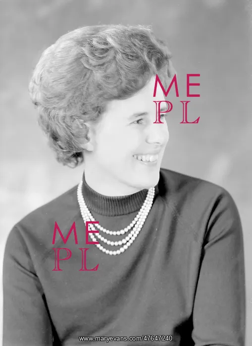  : Miss Carol Elworthy
