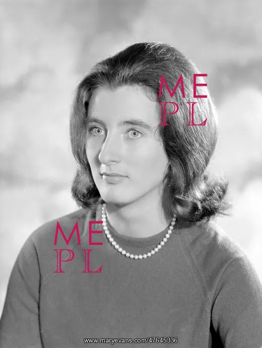  : Miss Ceri Ellison