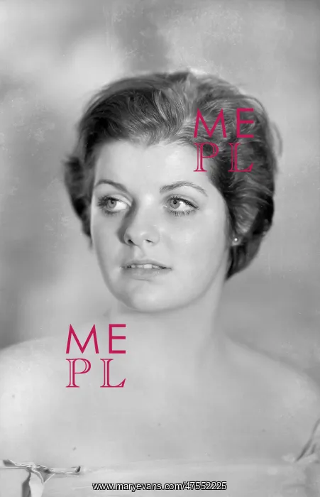  : Miss Crosse