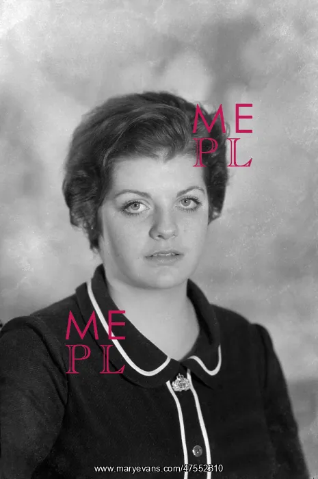  : Miss Crosse