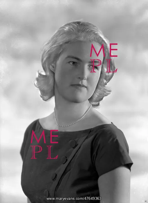  : Miss Daphne Williams
