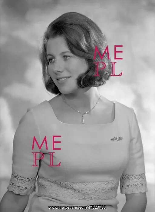  : Miss Elspeth Robinson