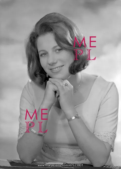  : Miss Elspeth Robinson