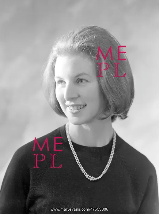  : Miss Gillian Hughes Thomas