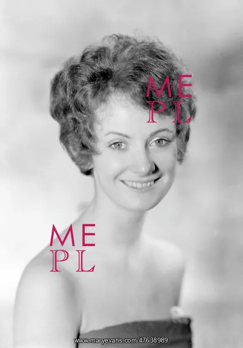  : Miss Liz Franklyn