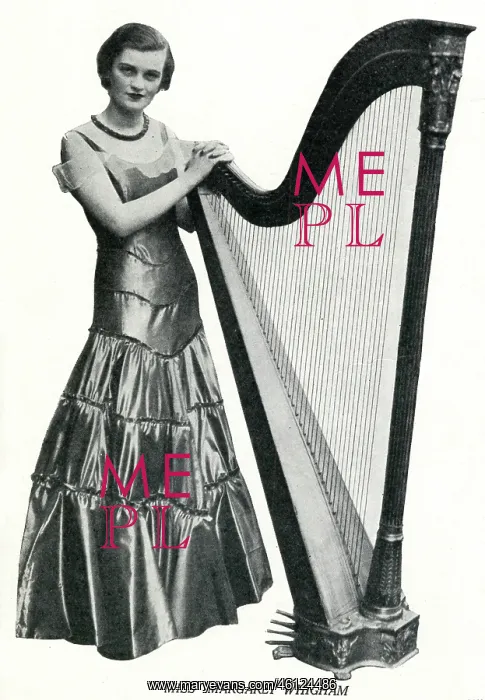 : Miss Margaret Whigham with her harp : Miss Margaret Whigham with her harp