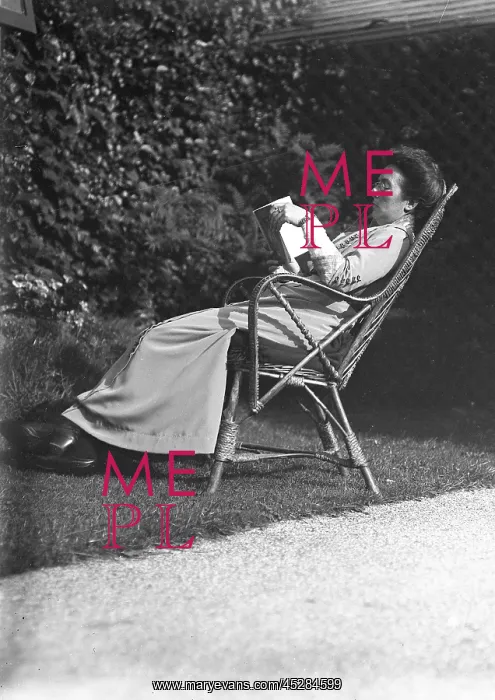 : Miss Nash in the garden : Miss Nash in the garden