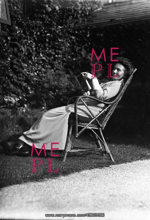 : Miss Nash in the garden : Miss Nash in the garden