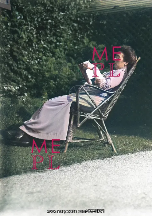 : Miss Nash in the garden : Miss Nash in the garden