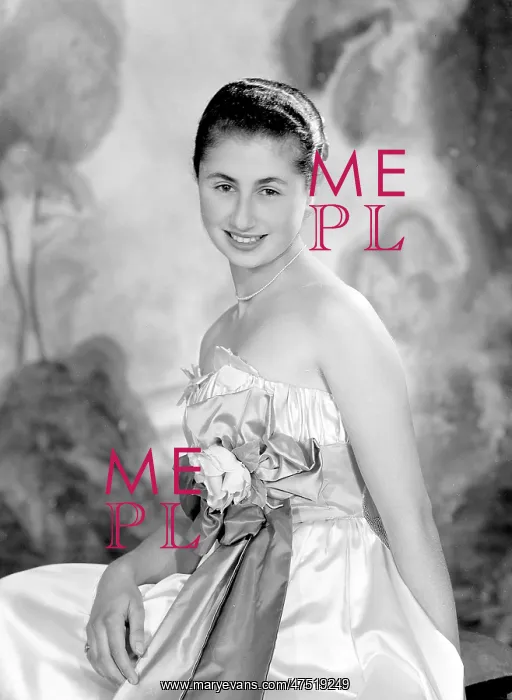  : Miss P Gluckstein
