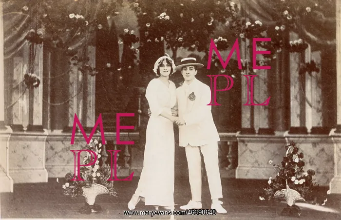: Miss Renouf and Mr Bennett performing The Wedding Glide : Miss Renouf and Mr Bennett performing The Wedding Glide