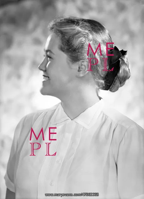  : Miss Una Sperling