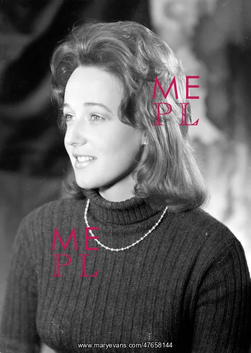  : Miss V Milne Horne