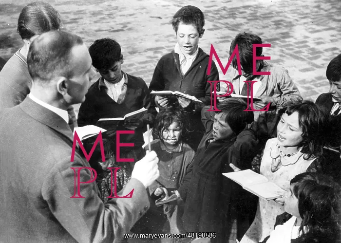 : Missionary in a Roma camp in Berlin, 1932 : Missionary in a Roma camp in Berlin, 1932