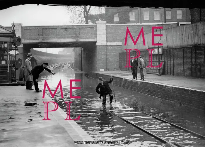  : Mitcham Station flooded 1937
