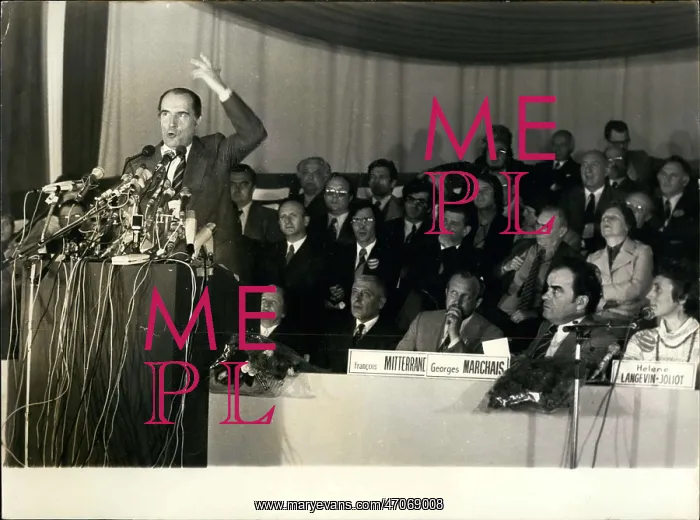 : Mitterrand speaks at coalition meeting, Paris : Mitterrand speaks at coalition meeting, Paris