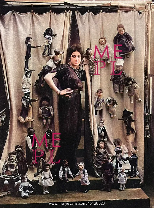 : Mlle. Lyska Kostio and her collection of dolls : Mlle. Lyska Kostio and her collection of dolls