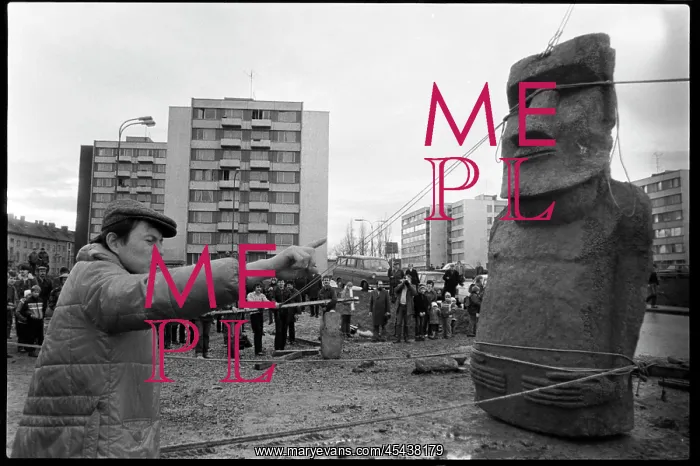 : Moai statue in Strakonice, experiment, transfer : Moai statue in Strakonice, experiment, transfer