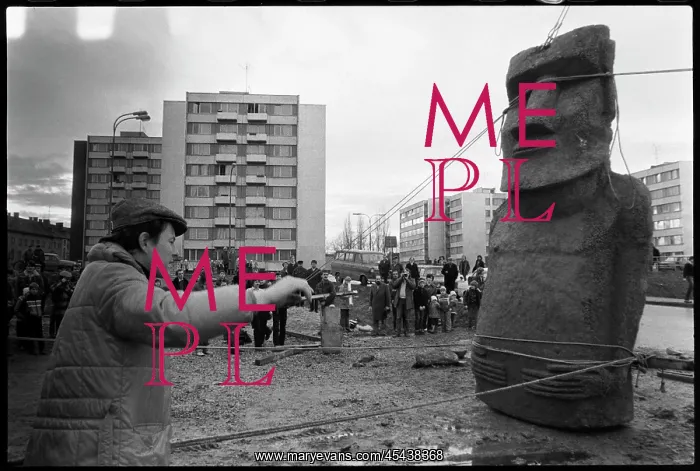 : Moai statue in Strakonice, experiment, transfer : Moai statue in Strakonice, experiment, transfer