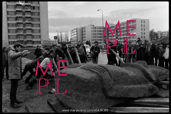 : Moai statue in Strakonice, experiment, transfer : Moai statue in Strakonice, experiment, transfer