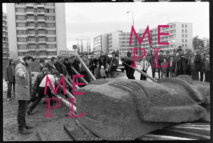 : Moai statue in Strakonice, experiment, transfer : Moai statue in Strakonice, experiment, transfer