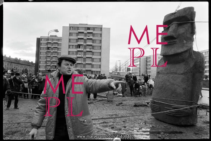 : Moai statue in Strakonice, experiment, transfer : Moai statue in Strakonice, experiment, transfer