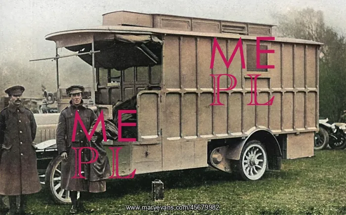 : Mobile bacteriological laboratory, RAMC officers in France : Mobile bacteriological laboratory, RAMC officers in France