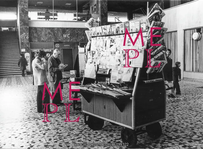 : Mobile newspaper stand 1976 : Mobile newspaper stand 1976