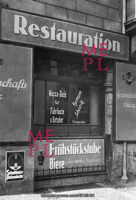 : Mocca-Diele (mocha-hall) in Berlin, 1929 : Mocca-Diele (mocha-hall) in Berlin, 1929