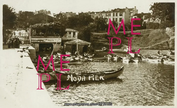  : Moda Pier, Istanbul, Turkey