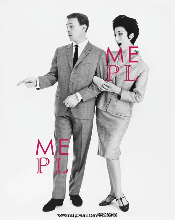  : MODEL COUPLE