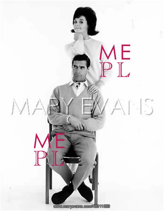 : MODEL COUPLE : MODEL COUPLE