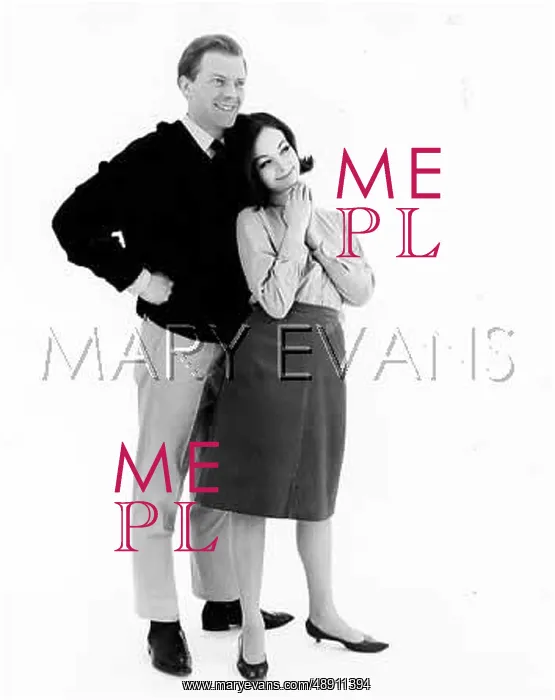 : MODEL COUPLE : MODEL COUPLE