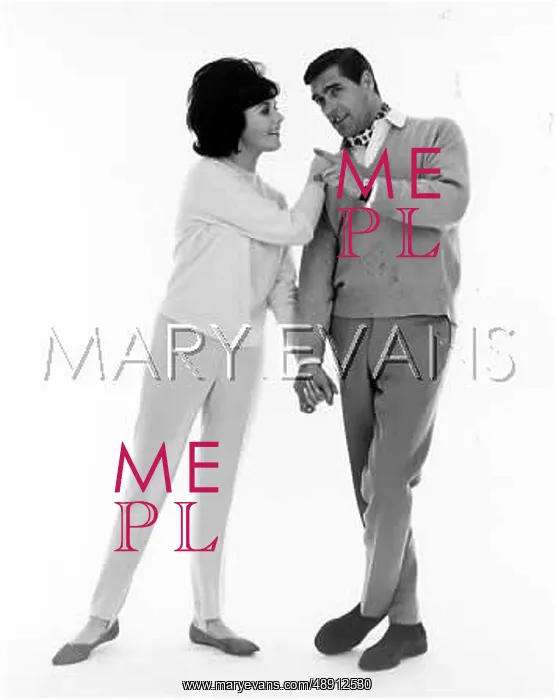 : MODEL COUPLE : MODEL COUPLE