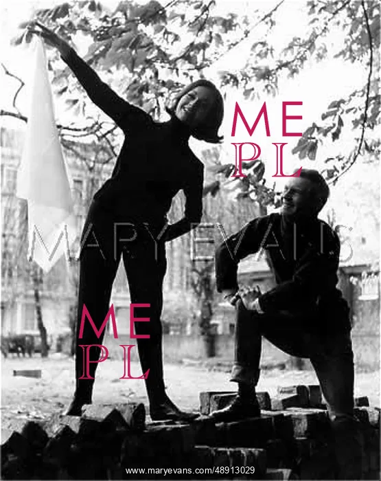 : MODEL COUPLE : MODEL COUPLE