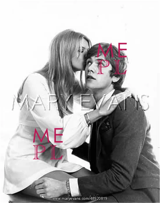  : MODEL COUPLE