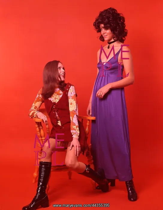 : Two model girls in long and short outfits : Two model girls in long and short outfits
