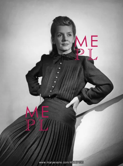 : Model in the newsreel, 1942 : Model in the newsreel, 1942
