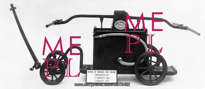 : Model of an old manual fire engine : Model of an old manual fire engine