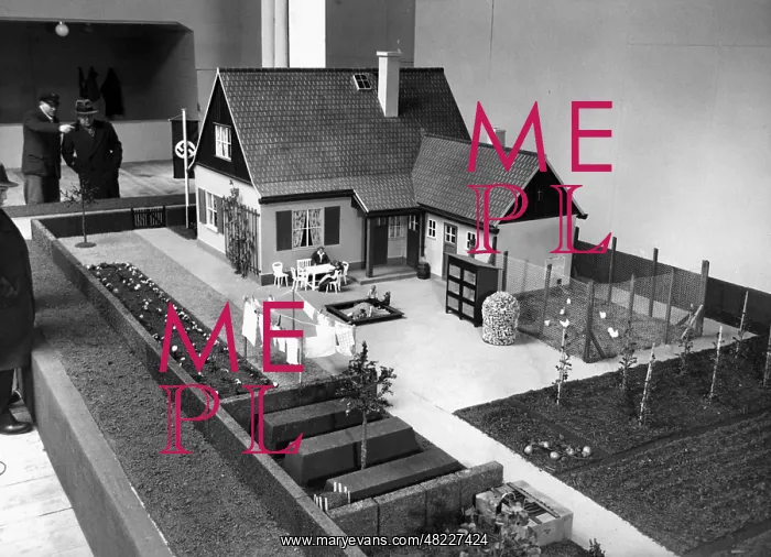 : Model of a settler's house on the Green Week, 1937 : Model of a settler's house on the Green Week, 1937