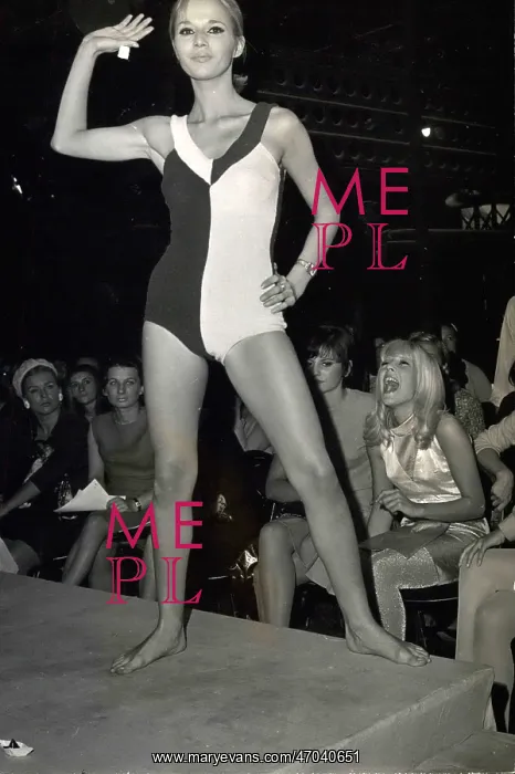 : Model in Sylvie Vartan collection show, Paris : Model in Sylvie Vartan collection show, Paris