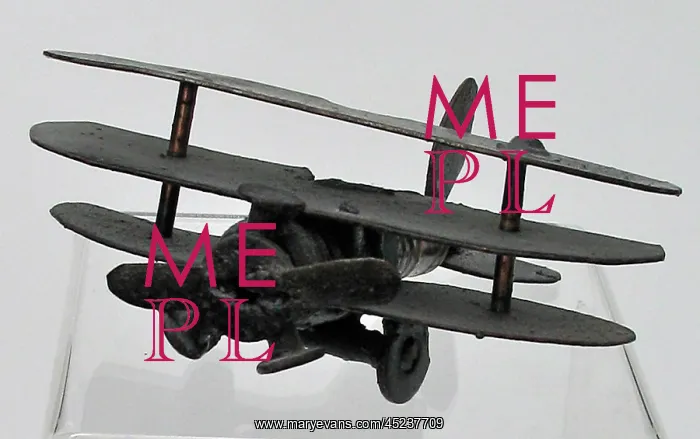 : Model of triplane, sparkplug fuselage and metal wings, WW1 : Model of triplane, sparkplug fuselage and metal wings, WW1