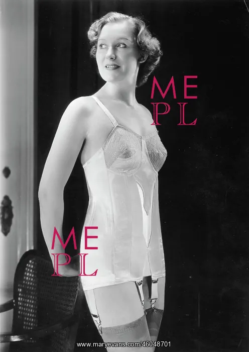 : Model in underwear : Model in underwear