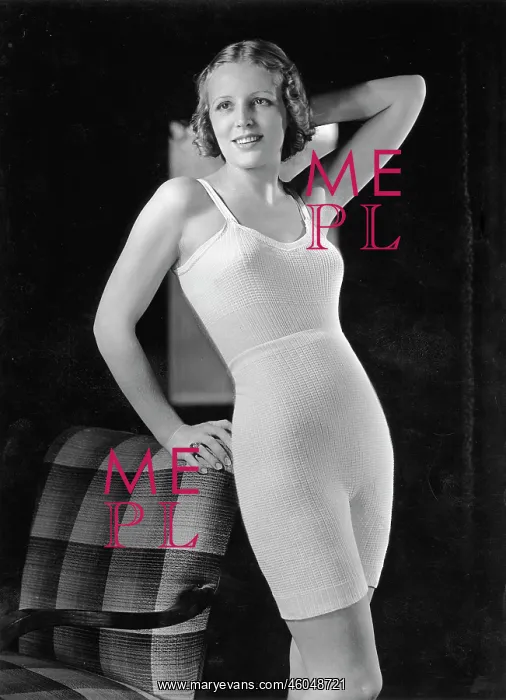 : Model in underwear : Model in underwear