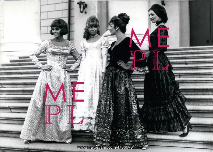 : Four models in Bavarian costumes, Munich : Four models in Bavarian costumes, Munich