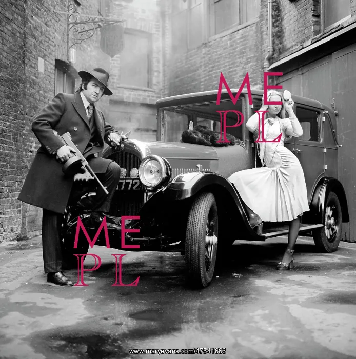 : Models pose for a Bonnie & Clyde style shoot : Models pose for a Bonnie & Clyde style shoot